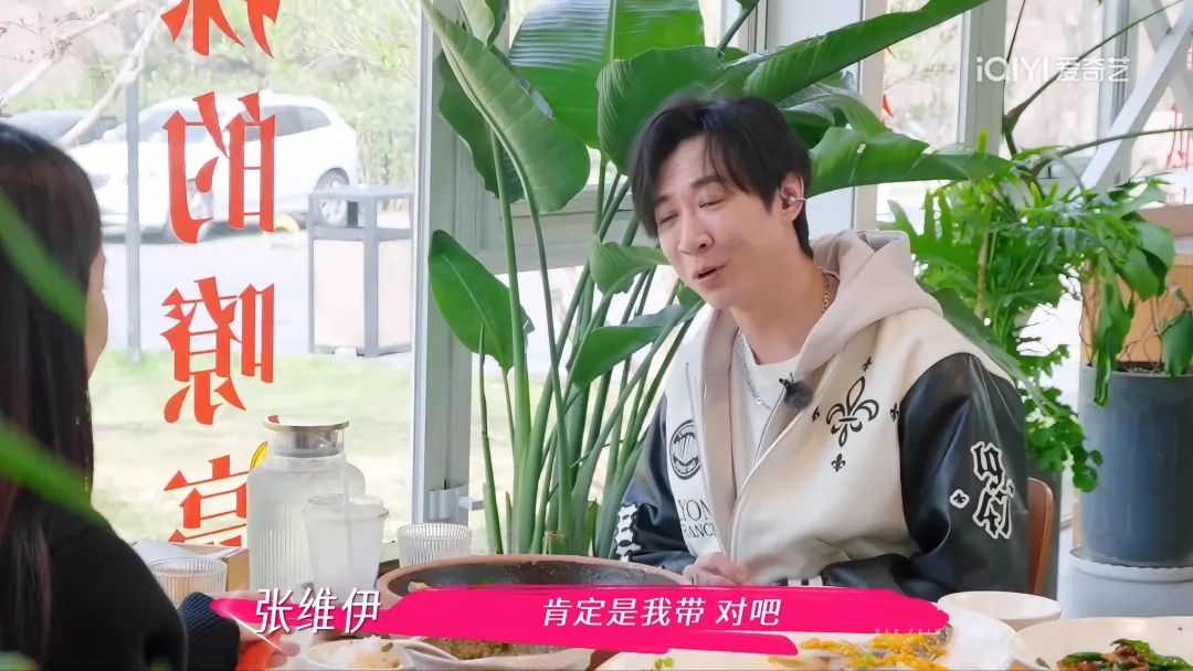 董璇遇到张维伊像“老来得子”(真正的爱和温暖,不在于惊天动地的誓言,而在于日复一日的“看见”与回应) 董璇遇到张维伊像“老来得子”(真正的爱和温暖,不在于惊天动地的誓言,而在于日复一日的“看见”与回应)