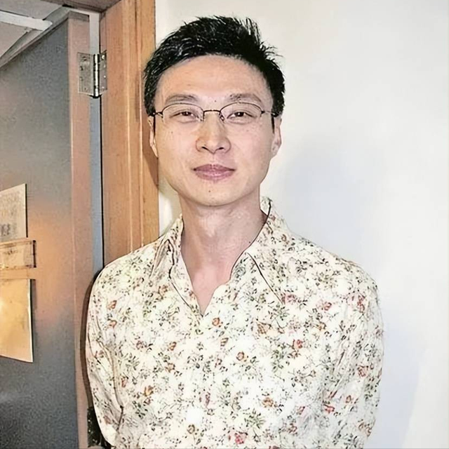 被戴8次绿帽子，3次被捉奸在床，这就是我们“玉女	”守卫的爱情？