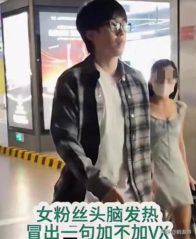 追着要王楚钦联系方式的女子曝光，45岁未婚，同事称想嫁成功人士