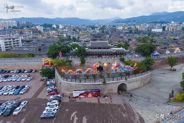 西昌古城始建于明洪武二十年，是凉山地区珍贵文物遗存最多的地方