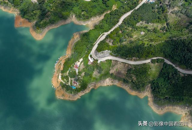 海南五指山：夏日五指山水库