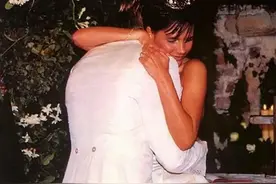 贝克汉姆结婚26周年纪念日：社交平台晒出与妻子维多利亚的多张旧照合照图片