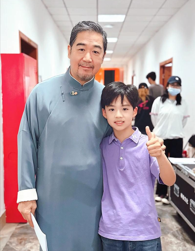 不到24小时，央媒四次点名张国立，王刚的话终于有人信了