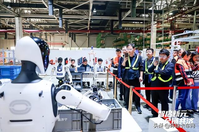 福田康明斯发布“未来工位”，AI+制造正重构灯塔工厂细胞单元