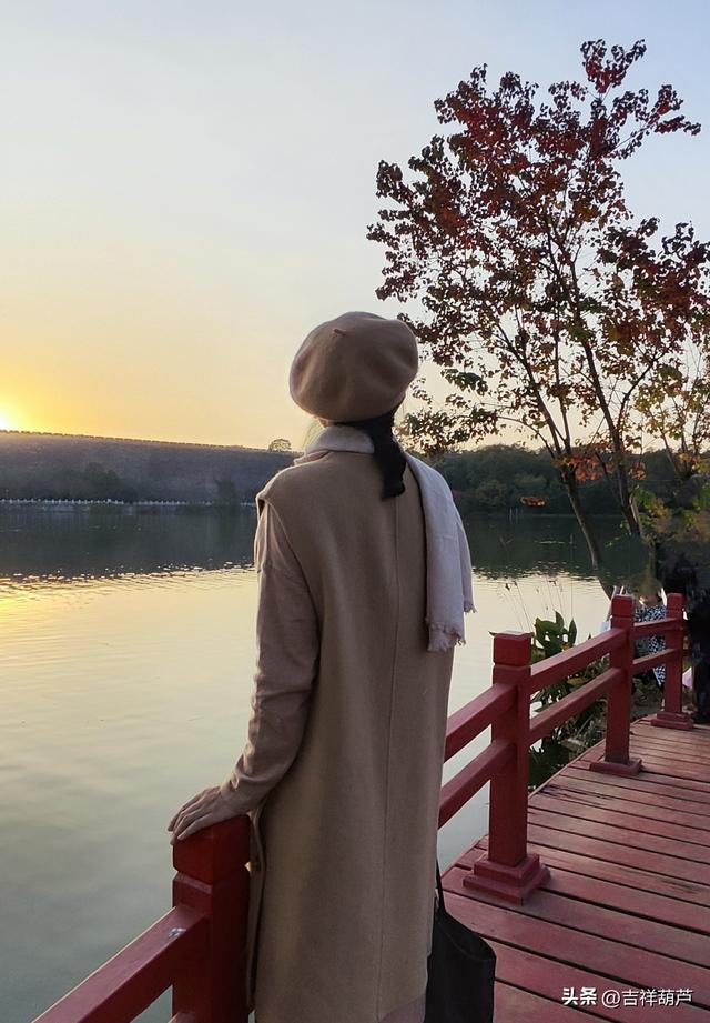 初冬‖钟山前湖月牙堤的日落，美的人移不开眼，停不下手拍摄！