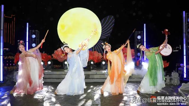 视频多图重温临夏市中秋音乐诗会，蝴蝶桥畔的双月，照亮了多少人的乡愁，绝美～