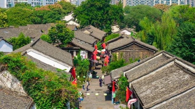 漫步拱墅，邂逅满街“中国红”！