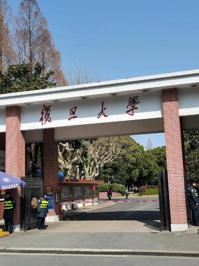 气愤！网传复旦学生遭印度留学生殴打，打人者正脸被扒，实在嚣张