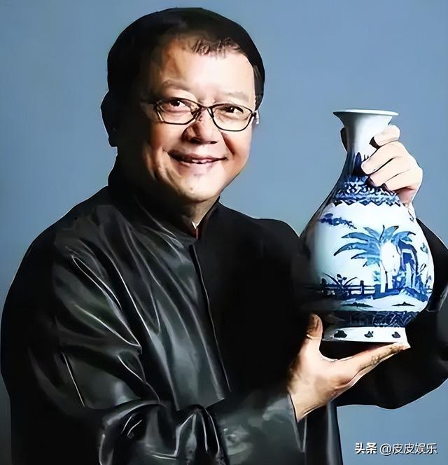 事实证明，被传卖掉上亿豪宅移民美国的王刚，已经走上另一条大道
