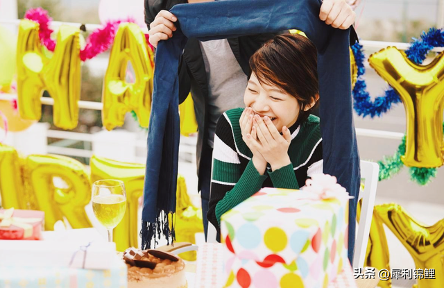 女人若有“二心”，身体这3个本能反应藏不住！网友：太真实了