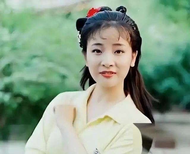 她是国家一级女演员，多次给丈夫戴绿帽，重病丈夫坐轮椅也不离婚