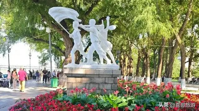 哈尔滨斯大林公园：松花江畔的俄式风情长廊