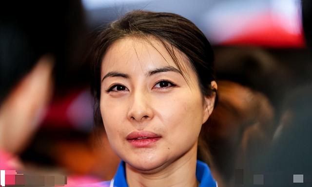 霍启刚担心的事发生，郭晶晶代言品牌被立案调查	，所赚收入超千万