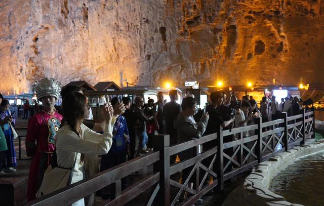仙侠NPC溶洞迎宾，夷水丽川歌舞醉人！60余位文旅大咖踩线腾龙洞