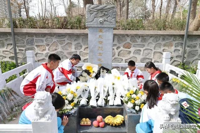 北京闹市有座18岁少年墓，无人敢迁移，火车来了也得绕道而行！