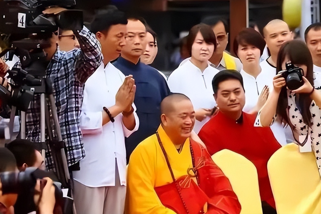 紧急发声！又一央视名嘴受牵连，与释永信合照流出，恶心一幕出现