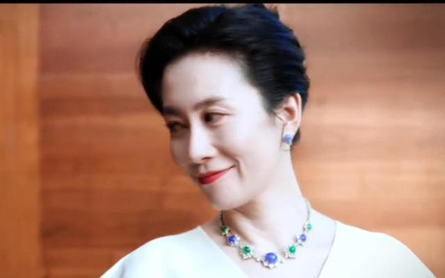 太离谱了，央视出面曝光温峥嵘的分身术，AI假冒艺人直播得管管