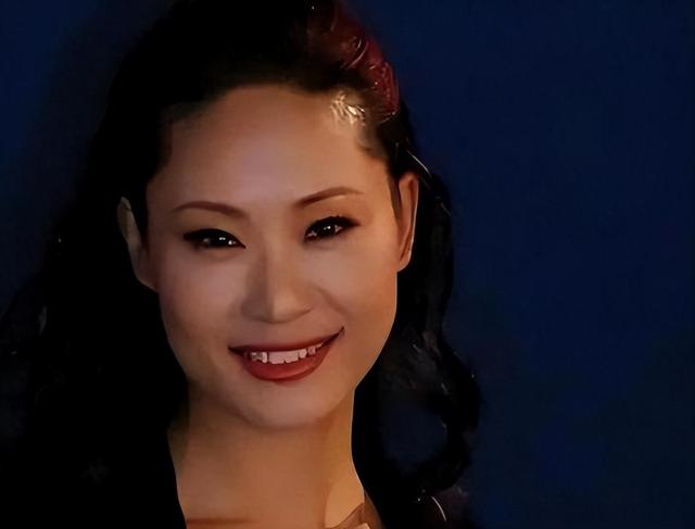 于文华：二婚嫁给未婚小伙，婚后23年未生一子，如今她过得如何？