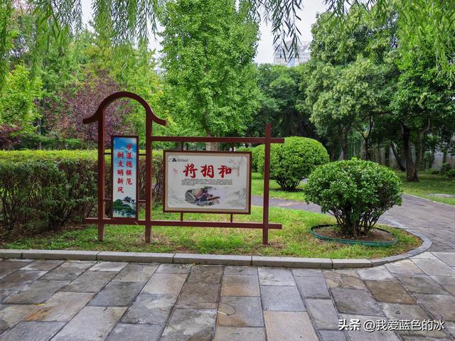 邯郸丛台公园最大的亮点就是里面的一座造型奇特的城堡