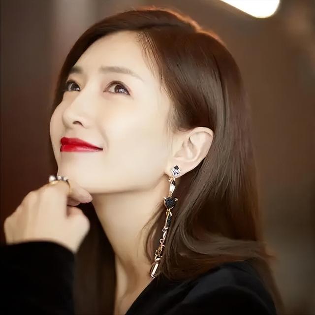 与富商海外产子真相大白6个月，江疏影近照太意外	，王传君没说错