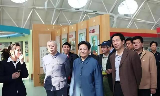 毛主席的警卫员，在57岁时娶了主席的小女儿，他们如今过得怎样？