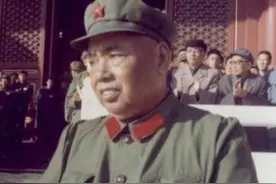 1980年，有一正三副4位国级领导人主动提出辞职，原因分别是什么图片