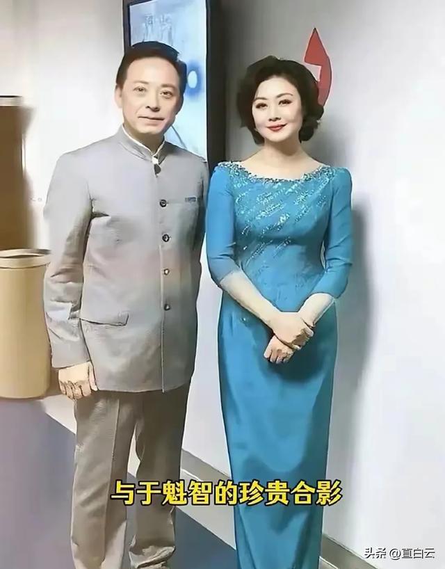 至今未婚未育，身边却有男人陪了近27年！59岁的她才是真人间清醒