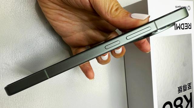 主打超级外放的国产红米旗舰机，电池升级到7520mah，耐用更好用