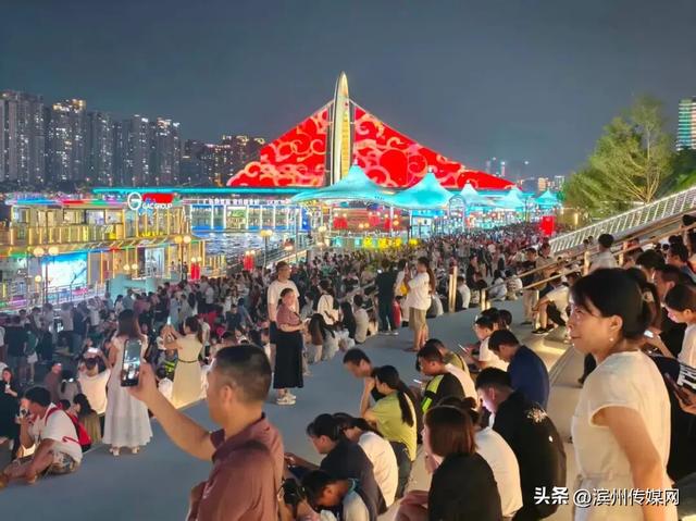 “第一天出去旅游的人已老实”！多地景区人人人人人，广州南站刷新两项历史纪录