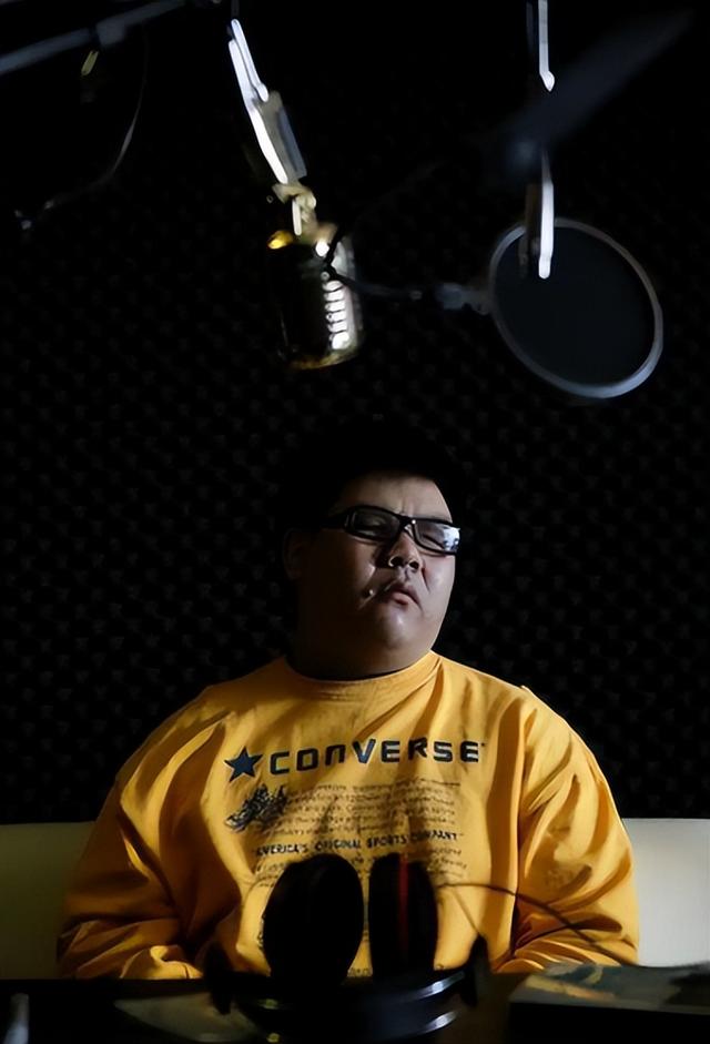 善恶终有报！狂妄自大的“盲人”歌手杨光，终究付出了惨痛代价