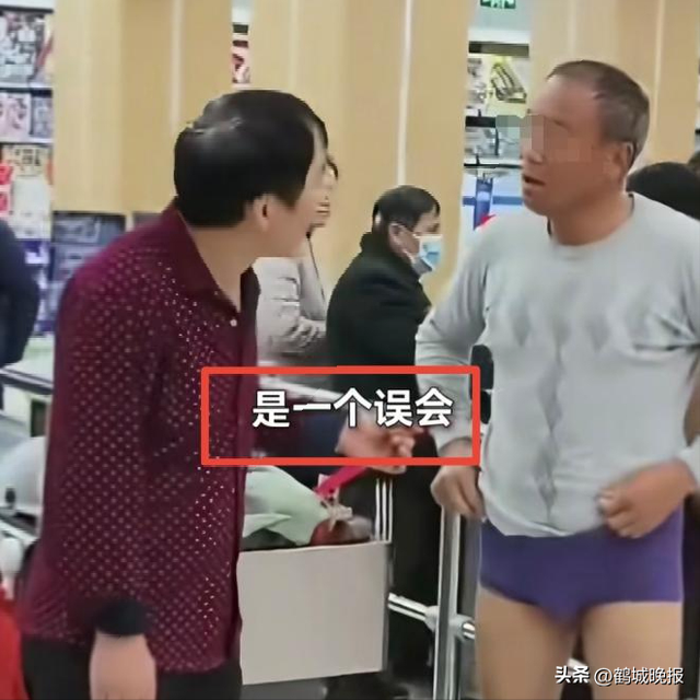 六旬老人超市脱衣证清白，只剩内衣裤时警报仍响，老板身份被扒后和解