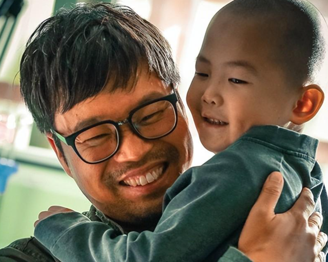 小神童“张峻豪	”	，3岁走红，5岁上春晚，7岁年入百万	，后来怎样