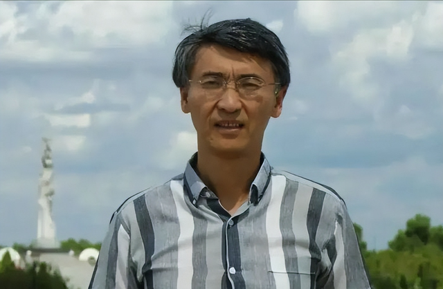翁帆相伴21年，杨振宁去世后，继子杨光诺一句感谢话让她口碑暴涨