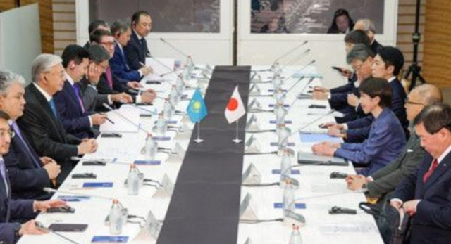 天皇亲自出山，日本的反击正式开始?高市早苗憋出了一毒计