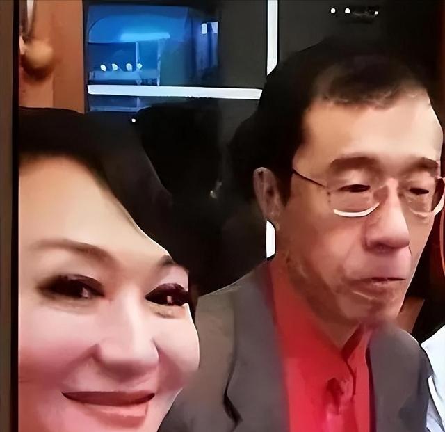 吃狗食	、关禁闭，央视前才女国外被虐成“人干”？董卿想救她都难