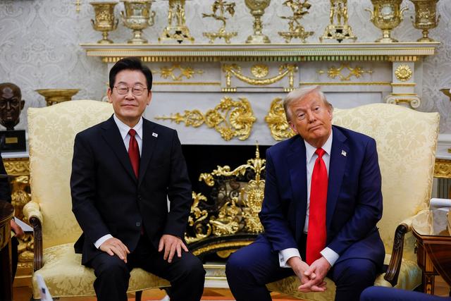 美官员迎接李在明全程戴墨镜引争议