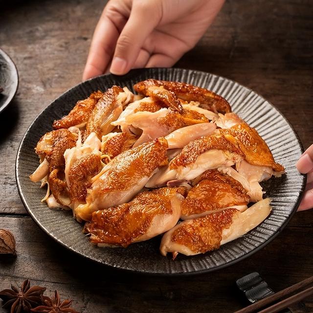 体检出胆固醇超标？真的是鸡肉吃多了？女子明明已经很瘦了