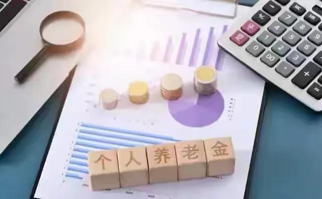 中央定调，延迟退休实施，推迟3个月退休，养老金能多领300元吗？