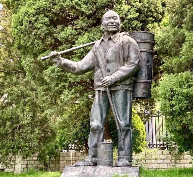 58岁掏粪工被迫离京，毛主席得知后命令中央：一定要把他接回来