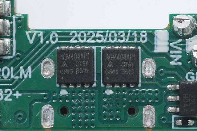 支持小米55W私有快充，15S Pro好伴侣，米物M320 Air超薄充电宝拆解