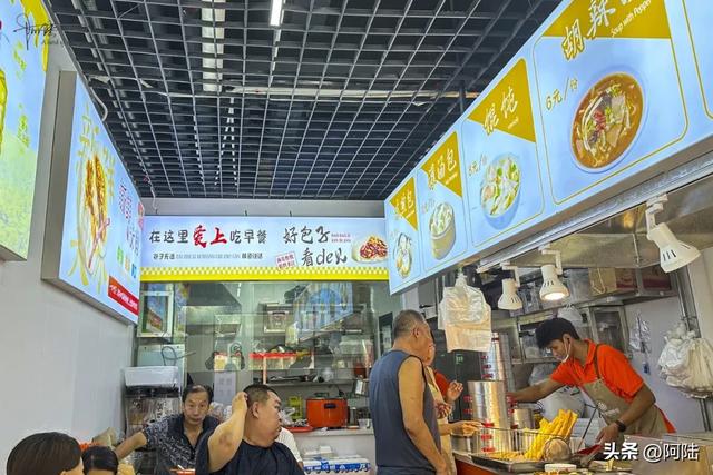 在库车东湖畔吃当地的网红煎包,竟然是妥妥的江南风味,太神奇了