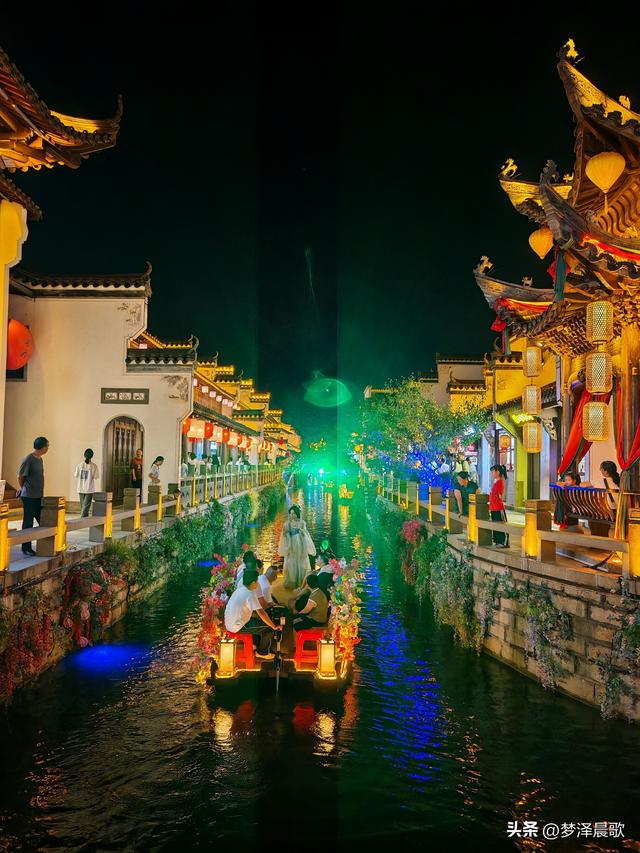 云梦：七夕祥云湾 光影织鹊桥
