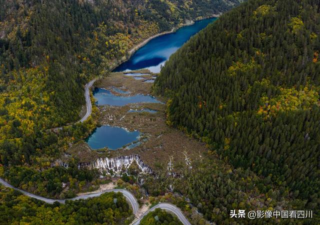 四川阿坝：金秋九寨美如画