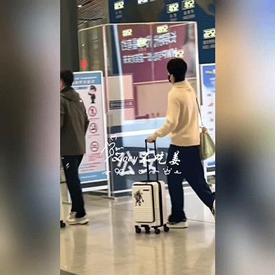 10.8日，王楚钦coco在北京出发，莎莎vip，暂时没看到马琳