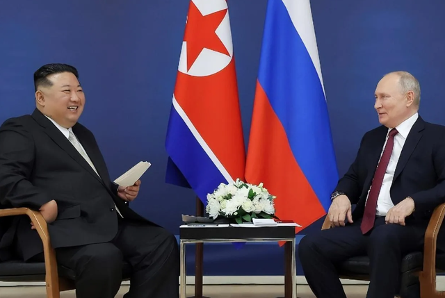 普京态度大变，金正恩也发了狠，美国副总统万斯：我们已联系中国