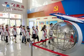 “空军红色地标巡礼”第五站：走进空军八一飞行表演队观礼台图片