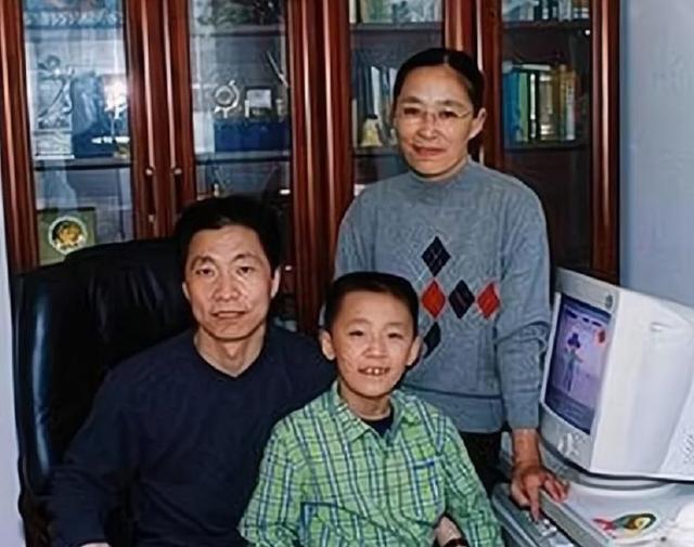 杨利伟夫人温柔美丽，被婆婆一眼看中，为丈夫放弃工作毅然随军！