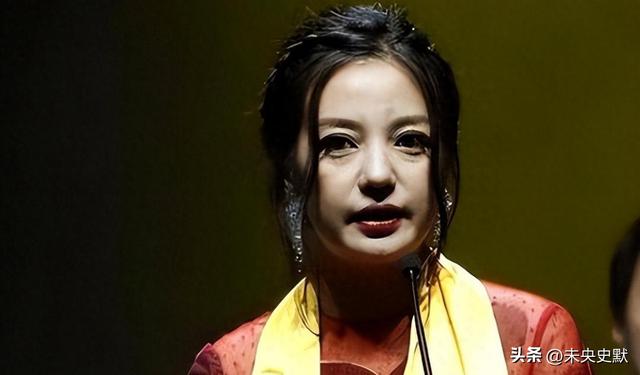 “封杀	”4年后，49岁赵薇财力现状被扒	，结果估计和你想得不一样