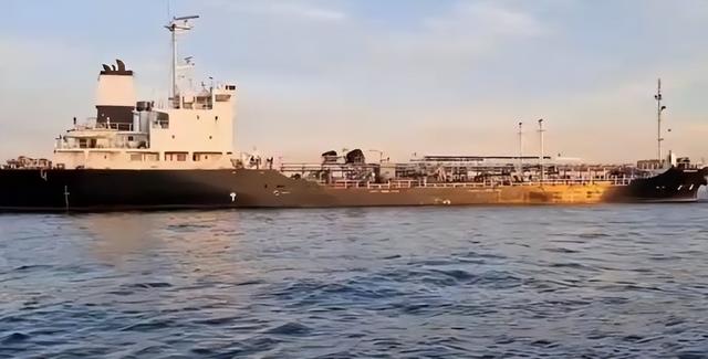 中方资产被扣押，局势变成4打1，伊朗出兵登船，特朗普捅马蜂窝