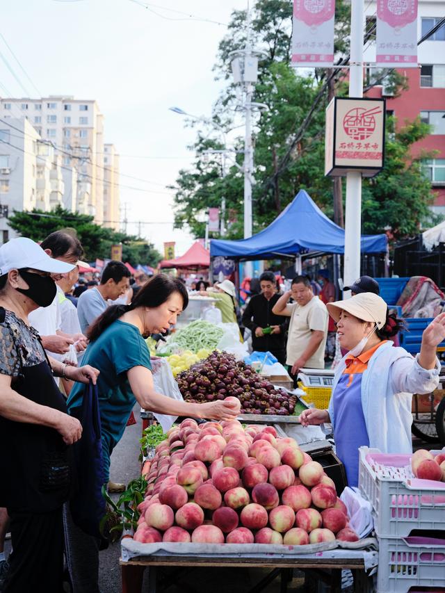 锦州石桥子早市，汇聚了1000多家摊位，被誉为“亚洲第一大早市”
